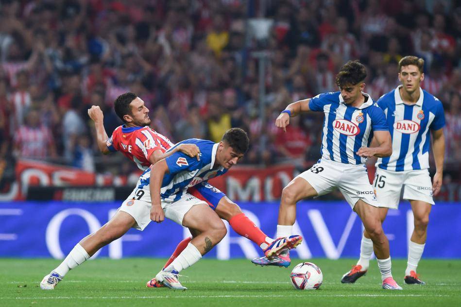 西甲焦点战：西班牙人主场迎战马德里竞技，加泰罗尼亚韧性与首都铁血的碰撞